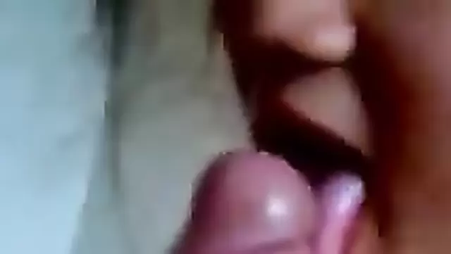 Yosh ozbek ayol sorishdan toxtay olmayapti