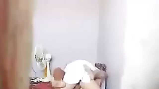 Asl ozbek erkak xotinini uning kiyimida sikadi